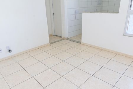 Sala de apartamento para alugar com 2 quartos, 44m² em Cosmos, Rio de Janeiro