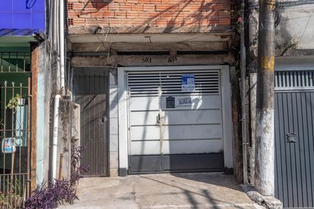 Casa para alugar com 30m², 2 quartos e 1 vagaFachada + placa 