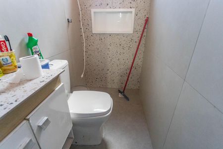 Banheiro  de casa para alugar com 2 quartos, 30m² em Casa Grande, Diadema