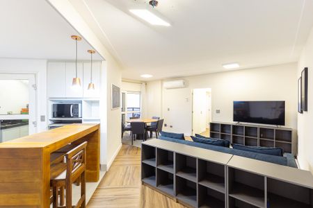 Sala de apartamento para alugar com 3 quartos, 76m² em Vila Olímpia, São Paulo