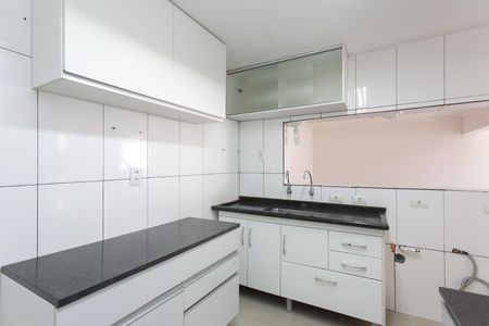 Casa à venda com 69m², 2 quartos e 2 vagasCozinha - Armários
