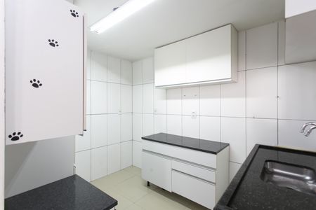 Casa à venda com 69m², 2 quartos e 2 vagasCozinha - Armários
