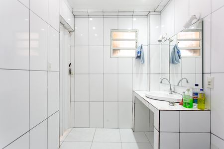 Casa à venda com 69m², 2 quartos e 2 vagasBanheiro 2