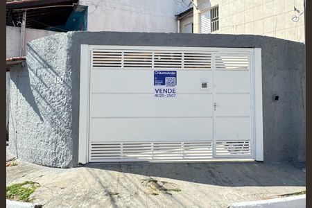 Casa à venda com 69m², 2 quartos e 2 vagasFachada 