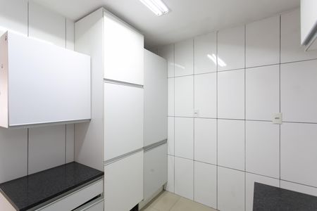 Casa à venda com 69m², 2 quartos e 2 vagasCozinha - Armários