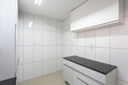 Casa à venda com 69m², 2 quartos e 2 vagasCozinha - Armários