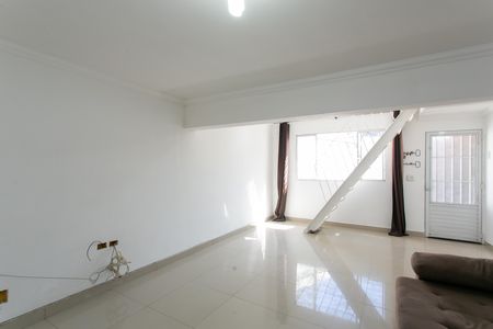 Casa à venda com 69m², 2 quartos e 2 vagasSala