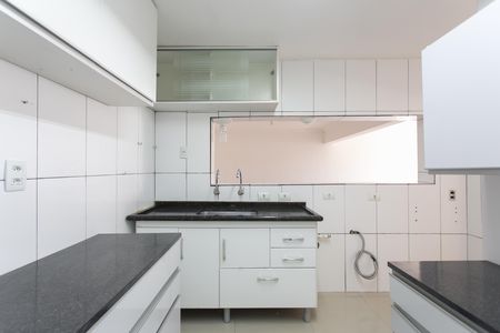 Casa à venda com 69m², 2 quartos e 2 vagasCozinha - Armários
