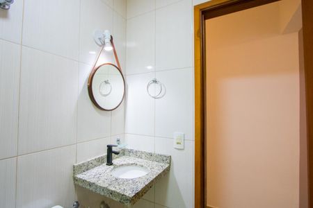 Apartamento à venda com 75m², 2 quartos e 2 vagas Apartamento à venda com 75m², 2 quartos e 2 vagasBanheiro social