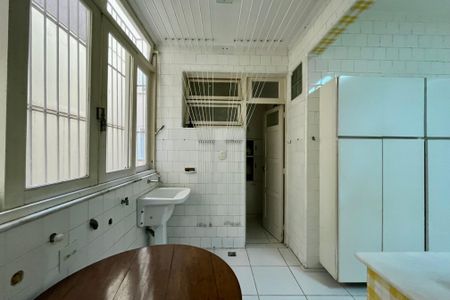 Apartamento para alugar com 240m², 3 quartos e 1 vagaÁrea de Serviço