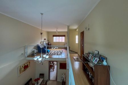 Casa à venda com 300m², 3 quartos e 3 vagas Casa à venda com 300m², 3 quartos e 3 vagasEscritorio