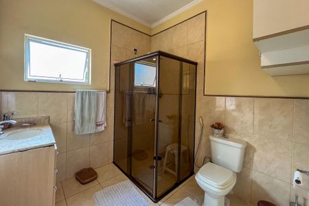 Casa à venda com 300m², 3 quartos e 3 vagas Casa à venda com 300m², 3 quartos e 3 vagasBanheiro da Suíte 2