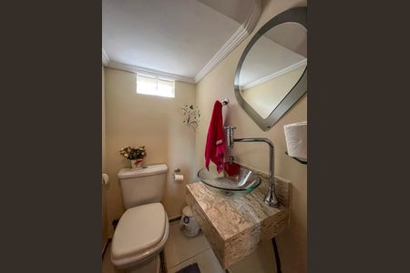Casa à venda com 300m², 3 quartos e 3 vagas Casa à venda com 300m², 3 quartos e 3 vagasLavabo