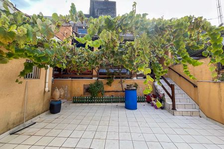 Casa à venda com 300m², 3 quartos e 3 vagas Casa à venda com 300m², 3 quartos e 3 vagasQuintal