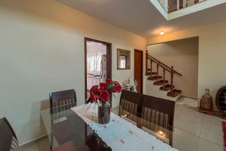 Casa à venda com 300m², 3 quartos e 3 vagas Casa à venda com 300m², 3 quartos e 3 vagasSala de Jantar