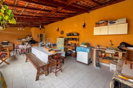 Casa à venda com 300m², 3 quartos e 3 vagas Casa à venda com 300m², 3 quartos e 3 vagasVaranda