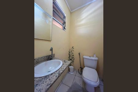 Casa à venda com 300m², 3 quartos e 3 vagas Casa à venda com 300m², 3 quartos e 3 vagasBanheiro 2
