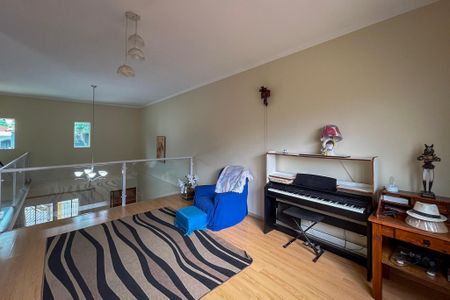 Casa à venda com 300m², 3 quartos e 3 vagas Casa à venda com 300m², 3 quartos e 3 vagasEscritorio