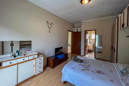 Casa à venda com 300m², 3 quartos e 3 vagas Casa à venda com 300m², 3 quartos e 3 vagasSuite 2