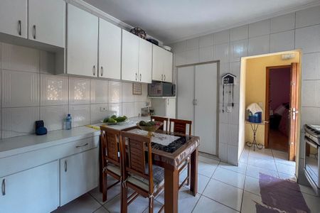 Casa à venda com 300m², 3 quartos e 3 vagas Casa à venda com 300m², 3 quartos e 3 vagasCozinha