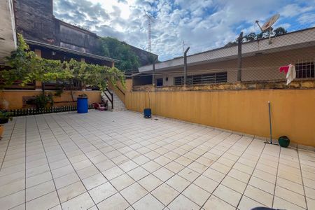 Casa à venda com 300m², 3 quartos e 3 vagas Casa à venda com 300m², 3 quartos e 3 vagasQuintal