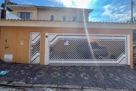 Casa à venda com 300m², 3 quartos e 3 vagas Casa à venda com 300m², 3 quartos e 3 vagasFachada