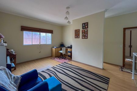 Casa à venda com 300m², 3 quartos e 3 vagas Casa à venda com 300m², 3 quartos e 3 vagasEscritorio