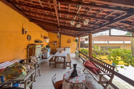 Casa à venda com 300m², 3 quartos e 3 vagas Casa à venda com 300m², 3 quartos e 3 vagasVaranda