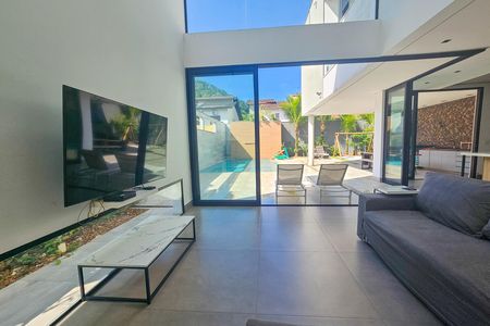 Casa de condomínio para alugar com 300m², 4 quartos e 4 vagas