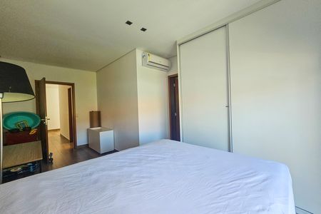 Casa de condomínio para alugar com 300m², 4 quartos e 4 vagas