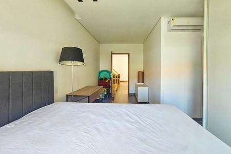 Casa de condomínio para alugar com 300m², 4 quartos e 4 vagas