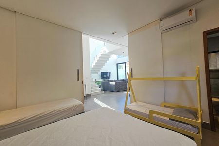 Casa de condomínio para alugar com 300m², 4 quartos e 4 vagas