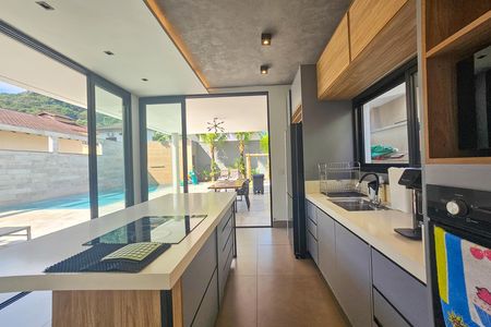 Casa de condomínio para alugar com 300m², 4 quartos e 4 vagas