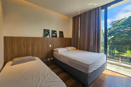Casa de condomínio para alugar com 300m², 4 quartos e 4 vagas