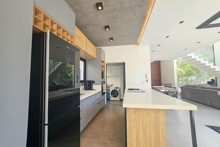 Casa de condomínio para alugar com 300m², 4 quartos e 4 vagas