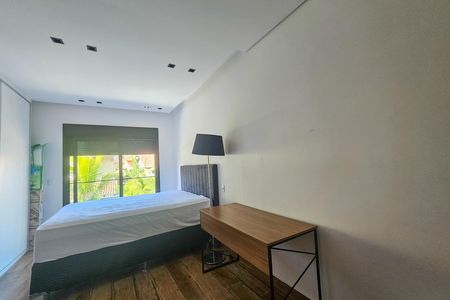 Casa de condomínio para alugar com 300m², 4 quartos e 4 vagas