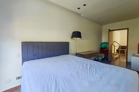 Casa de condomínio para alugar com 300m², 4 quartos e 4 vagas