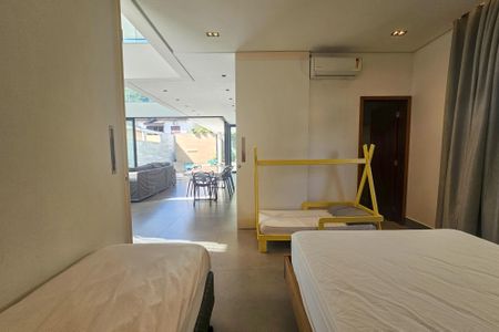 Casa de condomínio para alugar com 300m², 4 quartos e 4 vagas