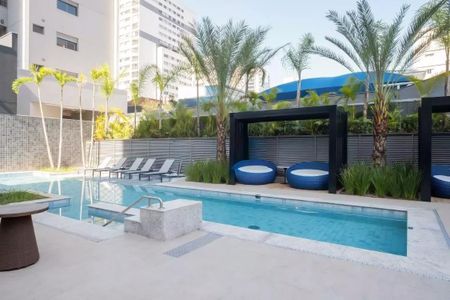 Apartamento para alugar com 162m², 3 quartos e 2 vagas Apartamento para alugar com 162m², 3 quartos e 2 vagasÁrea comum - Piscina