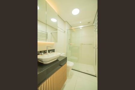 Apartamento para alugar com 162m², 3 quartos e 2 vagas Apartamento para alugar com 162m², 3 quartos e 2 vagasBanheiro da Suíte 1