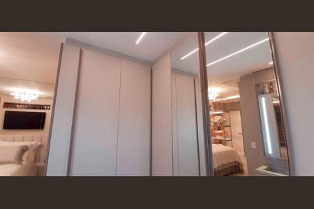 Apartamento à venda com 184m², 3 quartos e 4 vagas Apartamento à venda com 184m², 3 quartos e 4 vagasCloset da Suíte 1