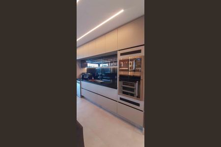 Apartamento à venda com 184m², 3 quartos e 4 vagas Apartamento à venda com 184m², 3 quartos e 4 vagasCozinha