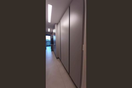 Apartamento à venda com 184m², 3 quartos e 4 vagas Apartamento à venda com 184m², 3 quartos e 4 vagasCorredor