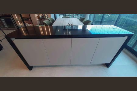 Apartamento à venda com 184m², 3 quartos e 4 vagas Apartamento à venda com 184m², 3 quartos e 4 vagasVaranda da Cozinha