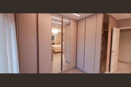 Apartamento à venda com 184m², 3 quartos e 4 vagas Apartamento à venda com 184m², 3 quartos e 4 vagasCloset da Suíte 2