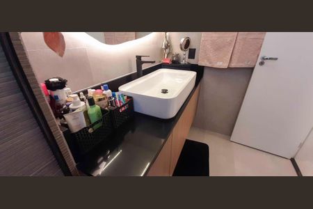 Apartamento à venda com 184m², 3 quartos e 4 vagas Apartamento à venda com 184m², 3 quartos e 4 vagasBanheiro da Suíte 1