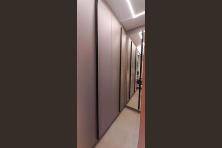 Apartamento à venda com 184m², 3 quartos e 4 vagas Apartamento à venda com 184m², 3 quartos e 4 vagasCloset da Suíte 3