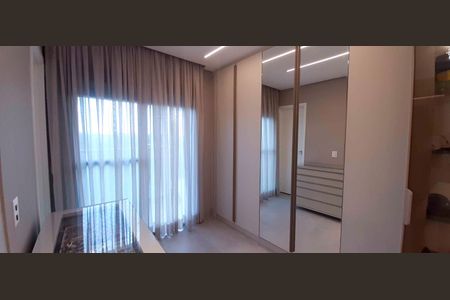 Apartamento à venda com 184m², 3 quartos e 4 vagas Apartamento à venda com 184m², 3 quartos e 4 vagasCloset da Suíte 2