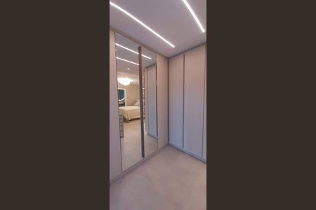 Apartamento à venda com 184m², 3 quartos e 4 vagas Apartamento à venda com 184m², 3 quartos e 4 vagasCloset da Suíte 2