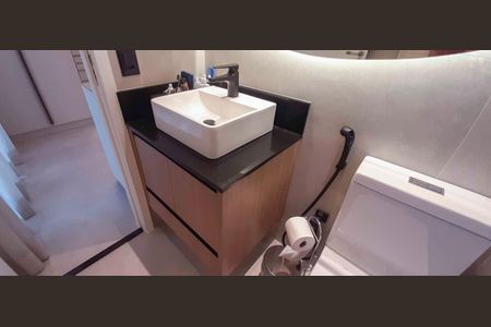 Apartamento à venda com 184m², 3 quartos e 4 vagas Apartamento à venda com 184m², 3 quartos e 4 vagasBanheiro da Suíte 2